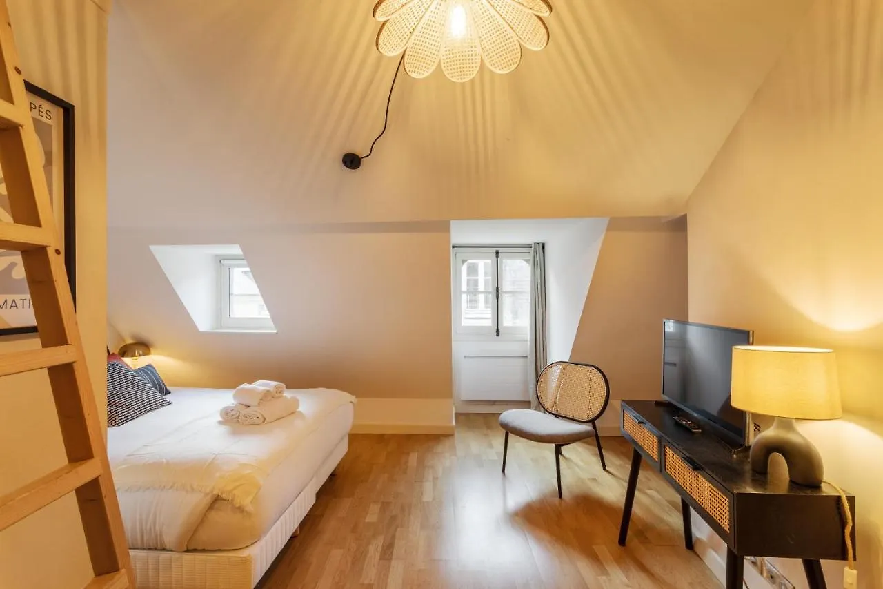 La Tourelle & L'Honore - 2 Appartements Dans Le Centre Historique De Rennes
