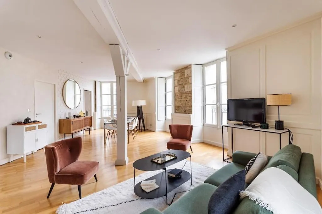 La Tourelle & L'Honore - 2 Appartements Dans Le Centre Historique De Rennes France