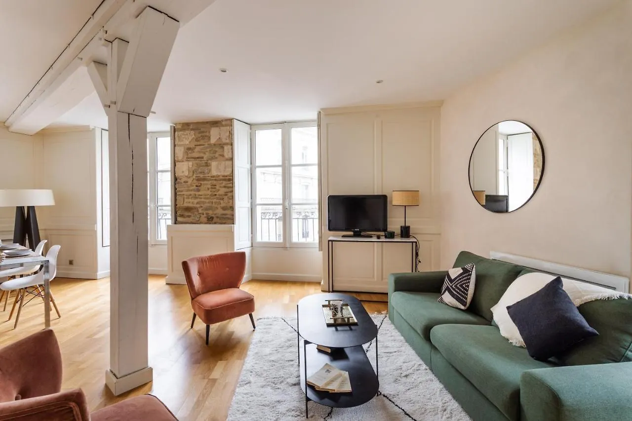 La Tourelle & L'Honore - 2 Appartements Dans Le Centre Historique De Rennes 0*,