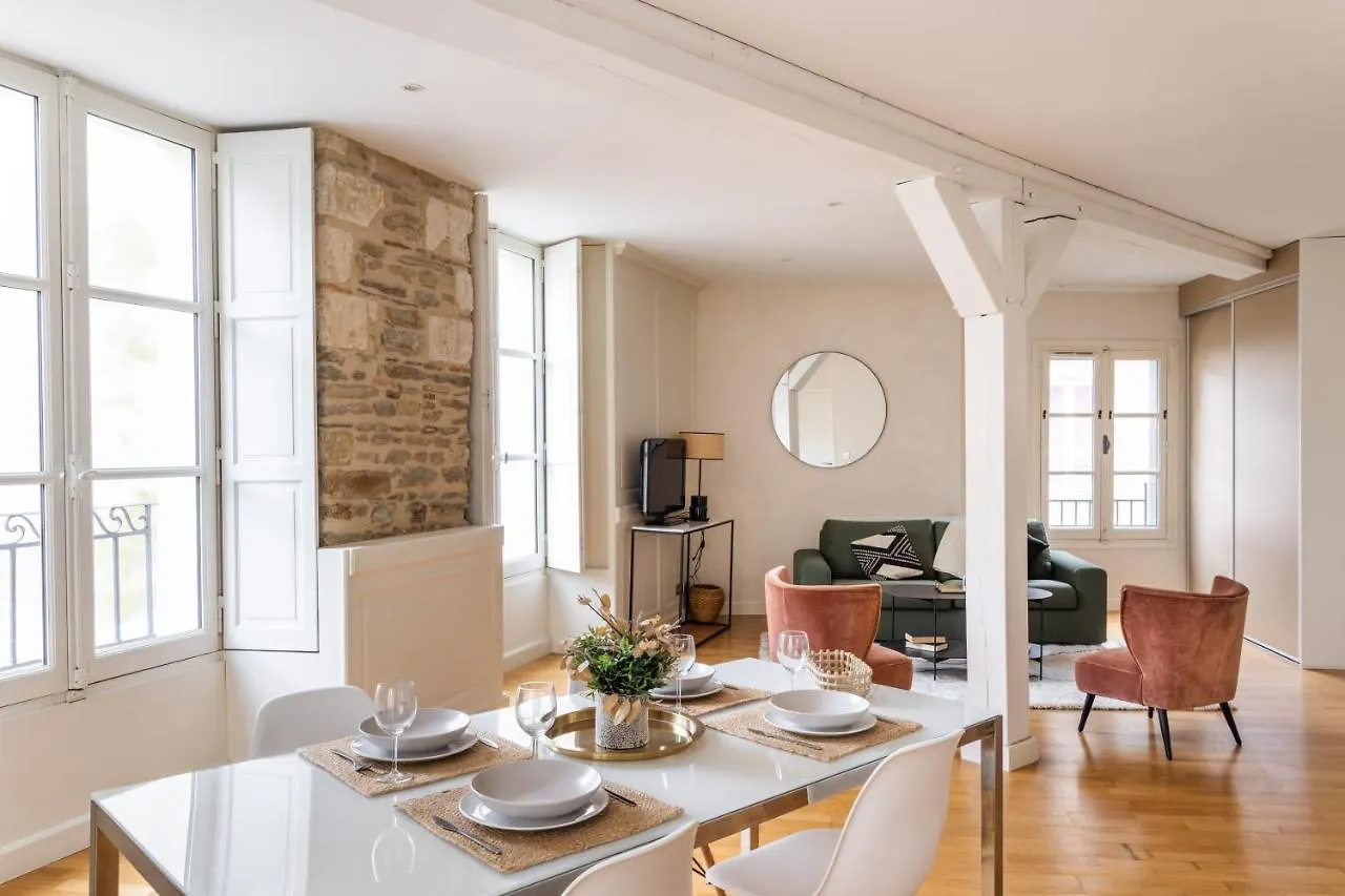 La Tourelle & L'Honore - 2 Appartements Dans Le Centre Historique De Rennes France