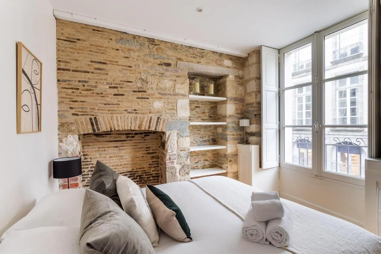 La Tourelle & L'Honore - 2 Appartements Dans Le Centre Historique De Rennes